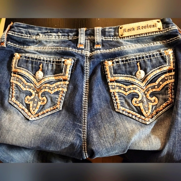 Rock Revival Denim - Rock Revival Delara Curvey Crop Jeans